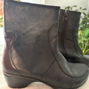 Hush Puppies Women Black Soft Leather Heeled Side Zip Wedge Heel Boots Size 6